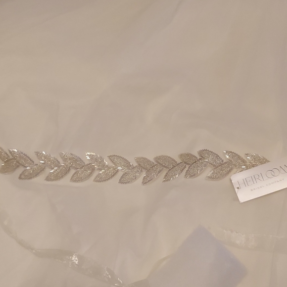 Davids Bridal Wedding Dress - Picture 6 of 7